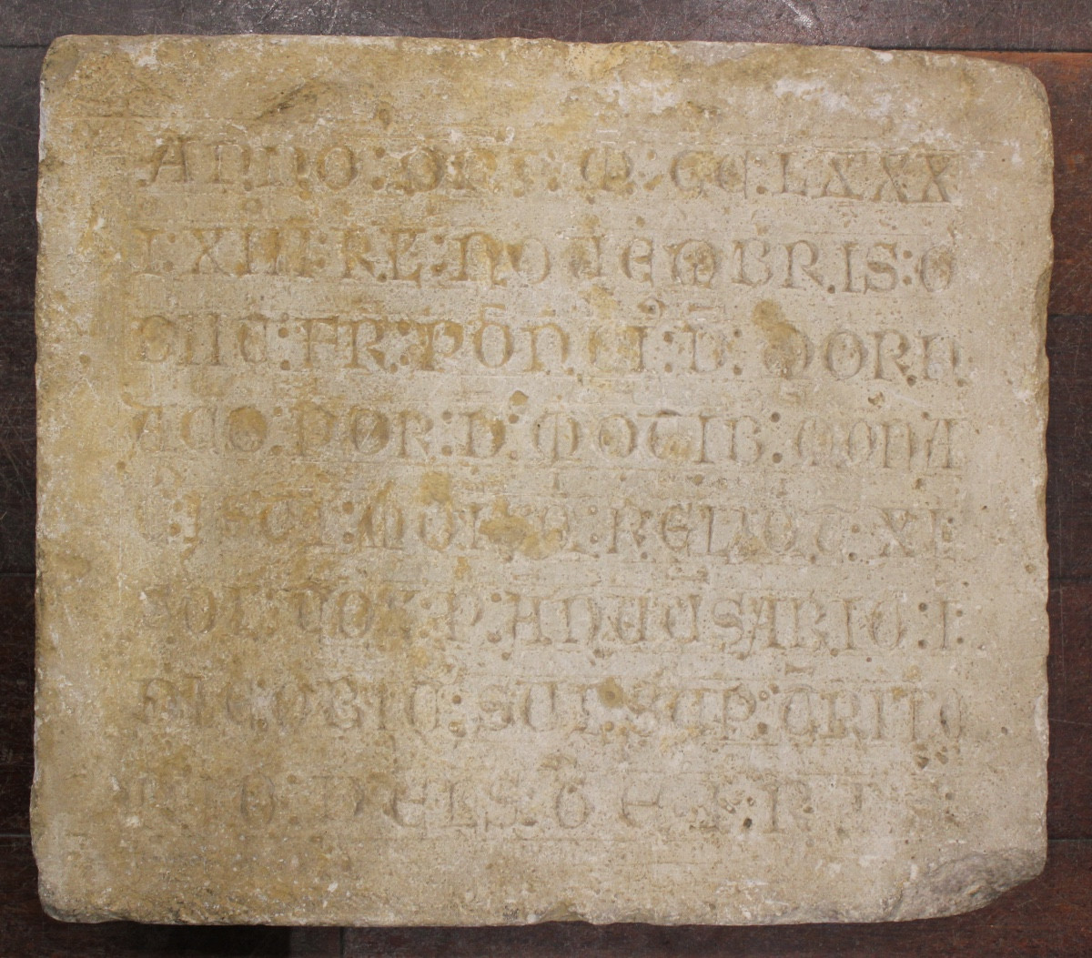 Épitaphe de frère Ponce de Mornac (XIIIᵉ siècle), moine de Lézat-sur-Lèze (Ariège) et Monts.