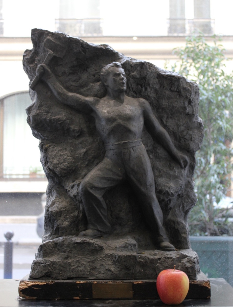 Réalisme socialiste, 1949 - Statue d’ouvrier communiste - Charbon -photo-2