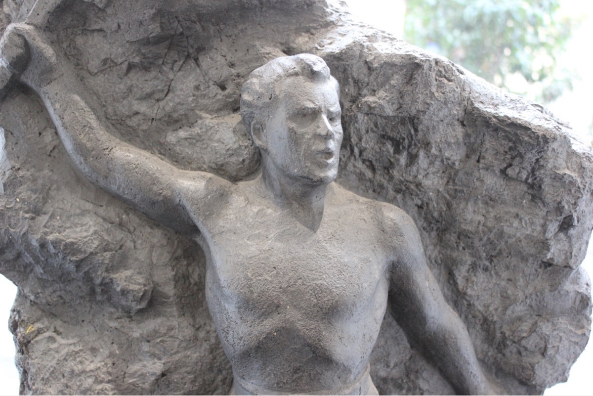 Réalisme socialiste, 1949 - Statue d’ouvrier communiste - Charbon -photo-3