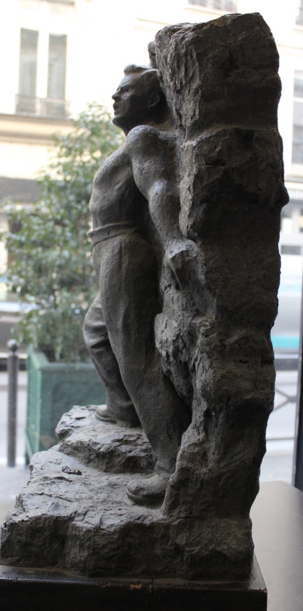 Réalisme socialiste, 1949 - Statue d’ouvrier communiste - Charbon -photo-4