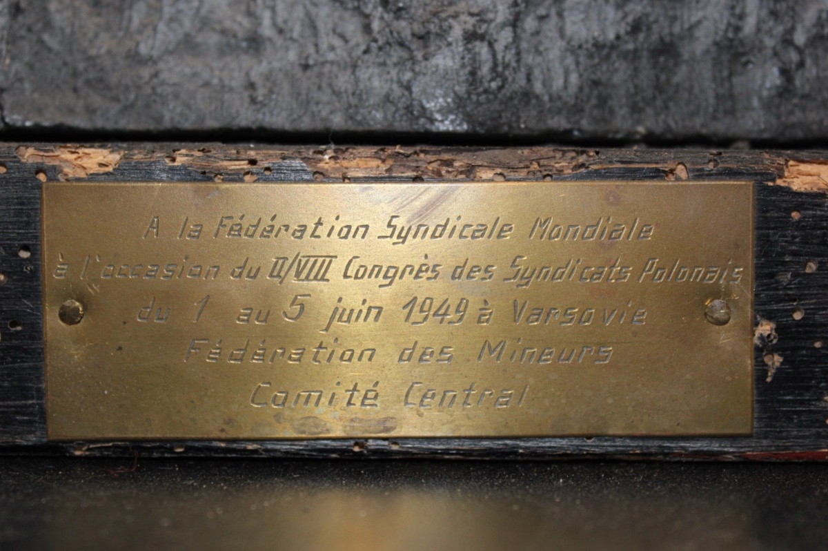 Réalisme socialiste, 1949 - Statue d’ouvrier communiste - Charbon -photo-1