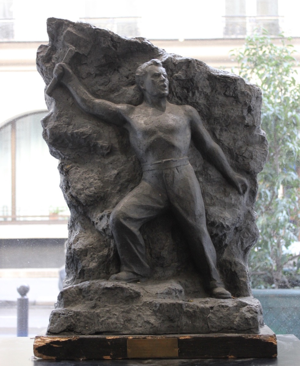 Réalisme socialiste, 1949 - Statue d’ouvrier communiste - Charbon 