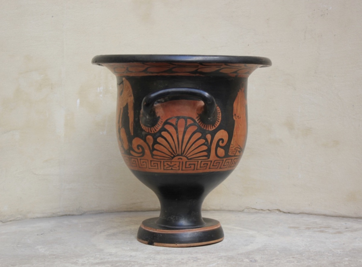Late IV Bc. J.-c. - Bell-shaped Krater - Apulian Workshop (greater Greece)-photo-1