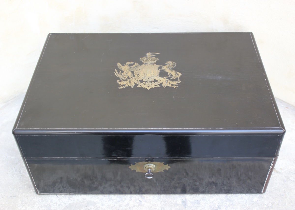 Coffre XIXe siècle - Aux armes de la famille Ney, duc d'Elchingen, prince de la Moskowa - ébène