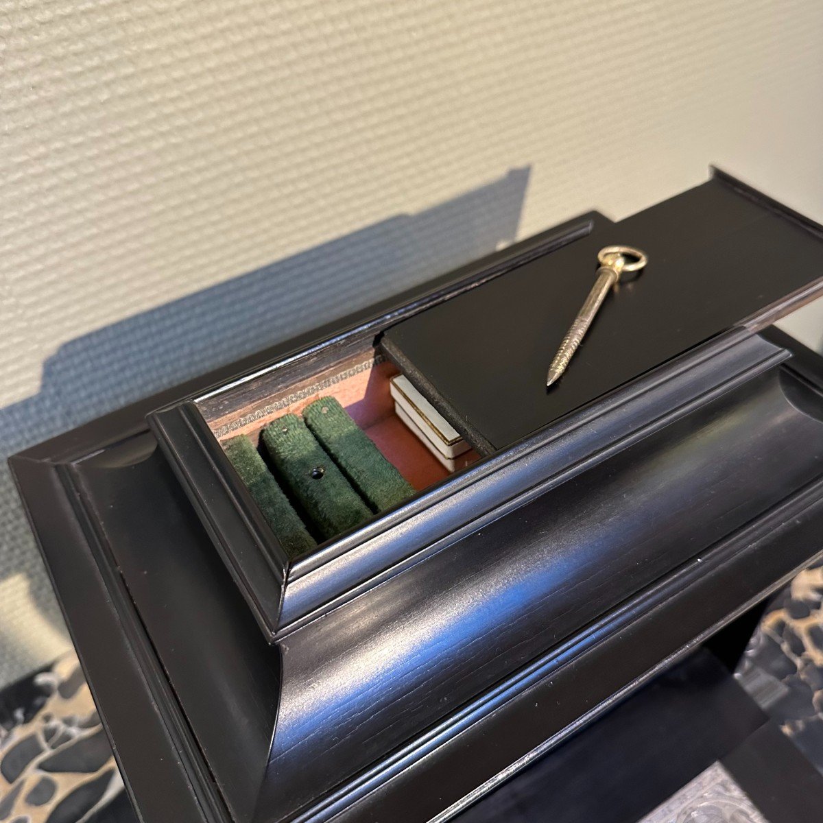 Cabinet Anversois En ébène Et Argent Du 17ème Siècle-photo-1