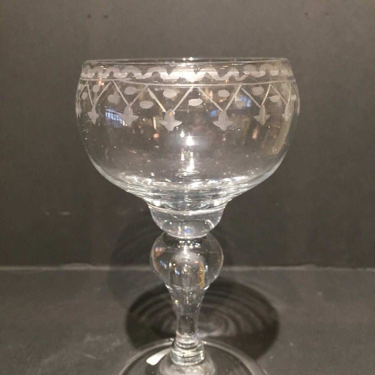 Un Petit Verre à Pied Hollandais Pour Le Marché Anglais-photo-1