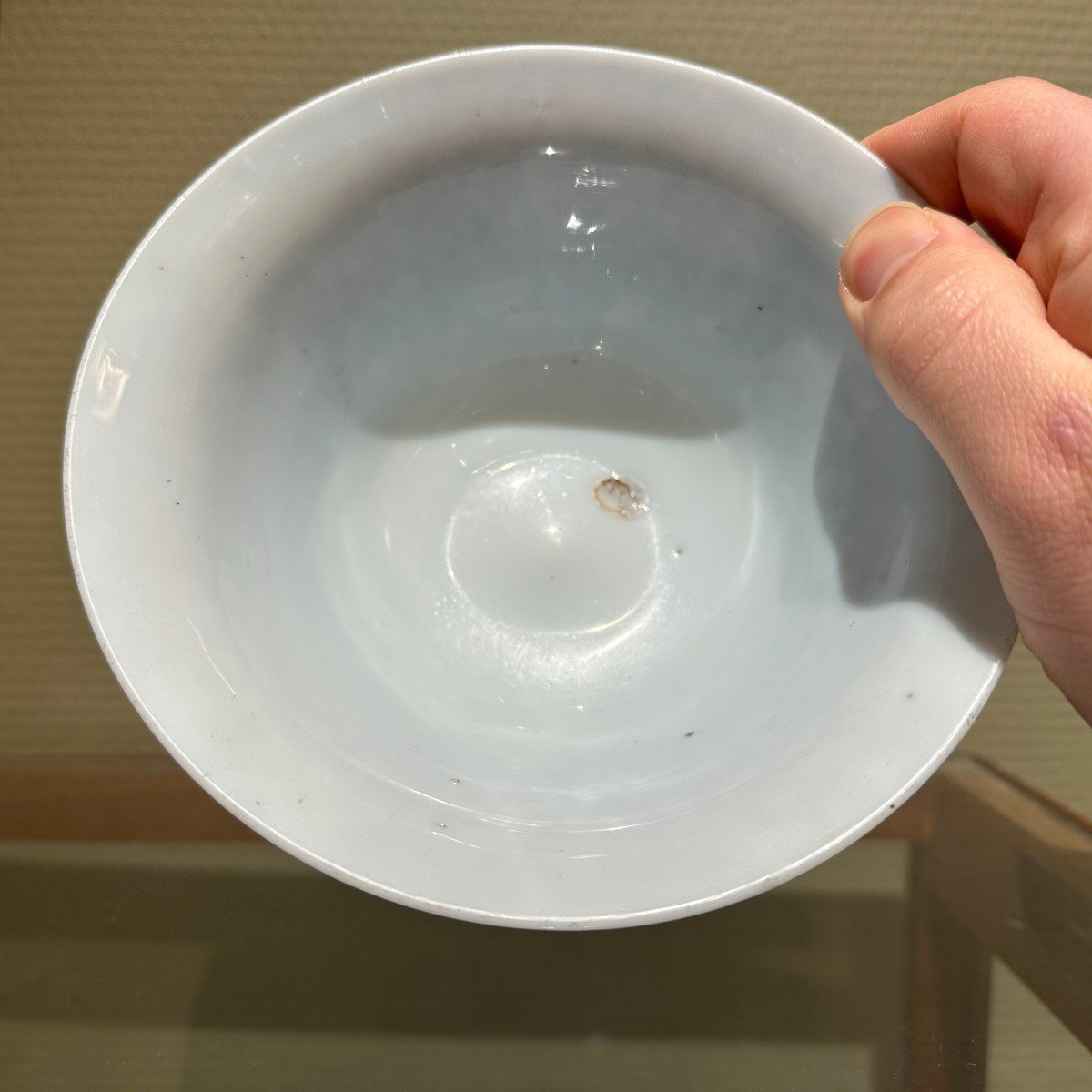 An 18th Century Blue And White Opaline Glass Cup-photo-3