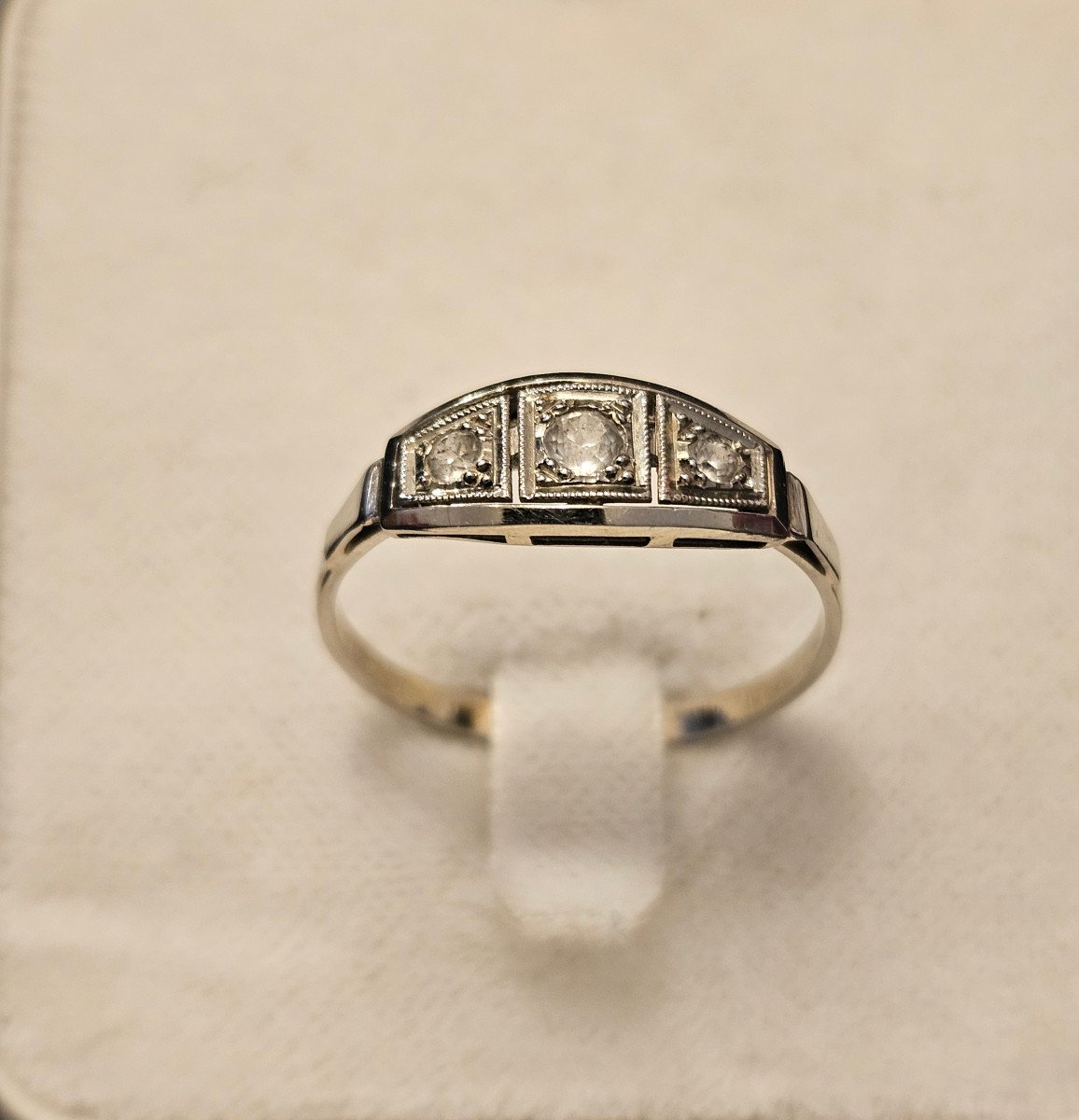 Art Deco Ring In White Gold With 3 Brillant 