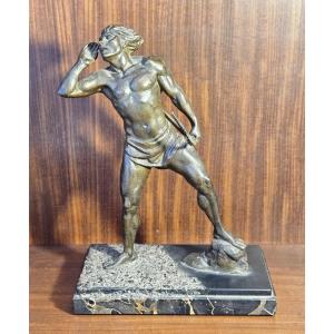 Chasseur portant un arc Bronze Art Deco 