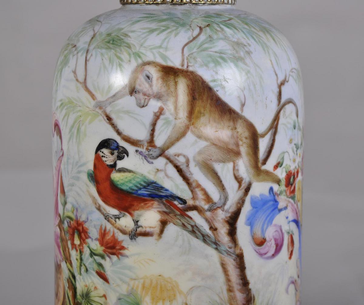 Paire De Lampe En Porcelaine à Décor De Singe Et d'Oiseaux Exotiques-photo-2