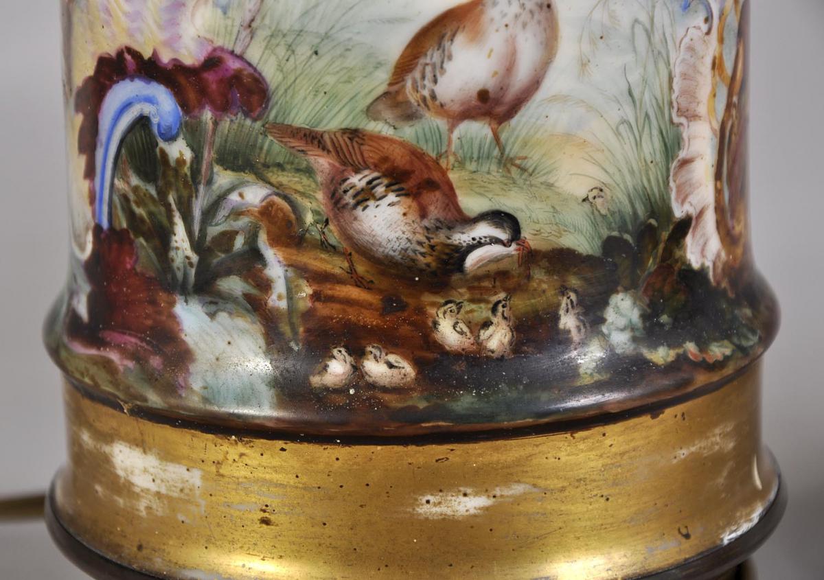 Paire De Lampe En Porcelaine à Décor De Singe Et d'Oiseaux Exotiques-photo-3