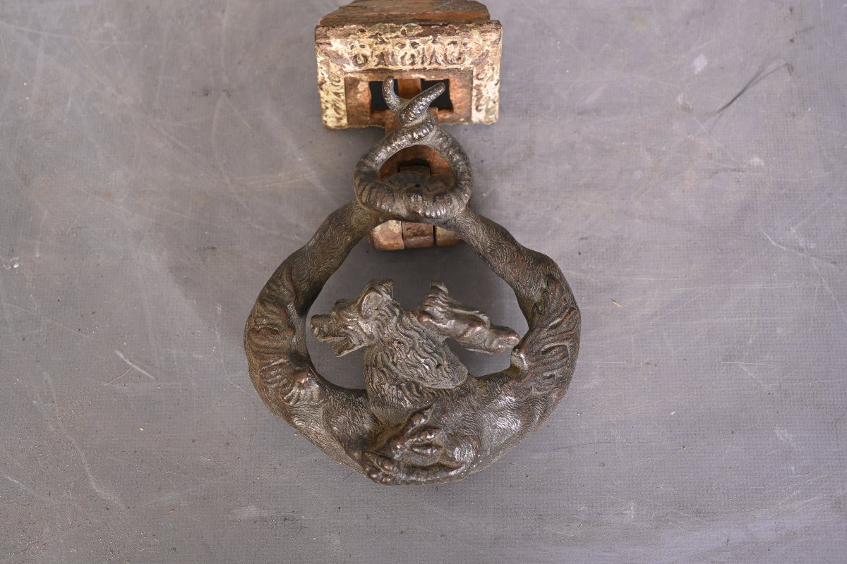 Heurtoir de porte en fonte représentant un chien bicéphale et un serpent-photo-3