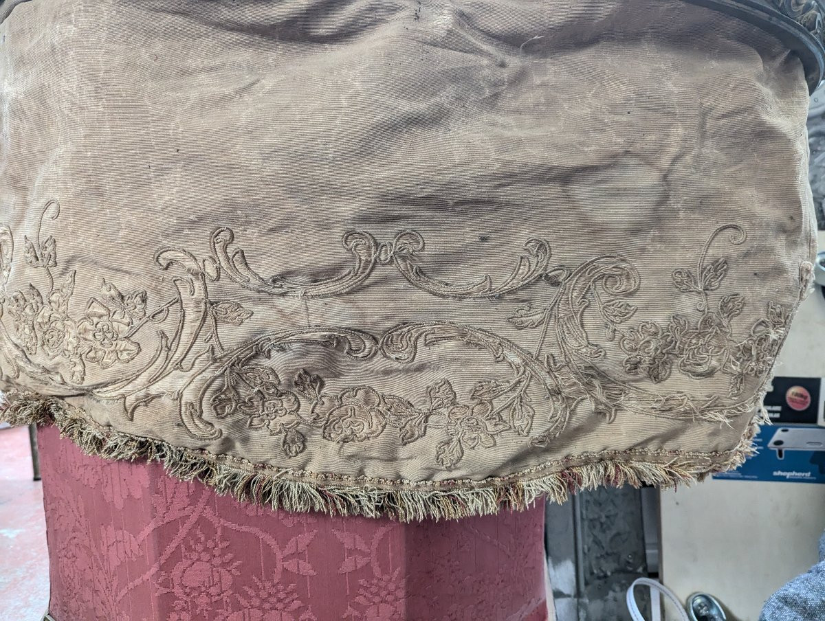 Ciel de lit de style Louis XVI en bronze doré et soierie brodée-photo-6