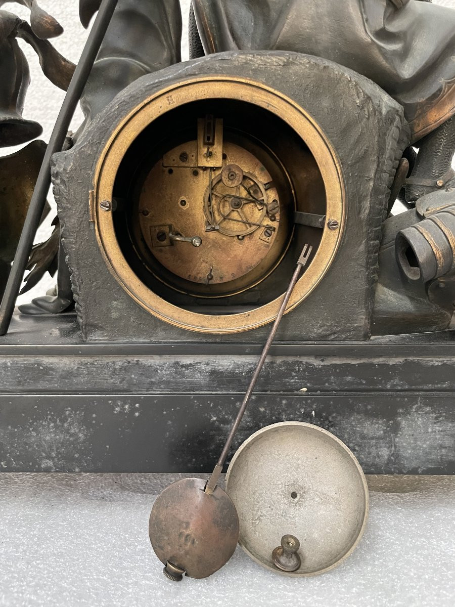 Pendule en bronze et marbre, représentant un chevalier en armure, d’après Jean-François GECHTER-photo-7