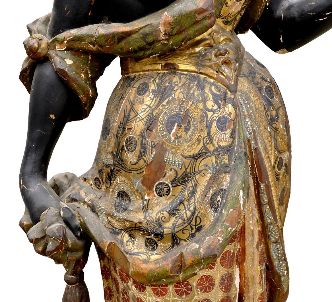 Nubienne porte-torchère en bois polychrome sculpté et doré-photo-4
