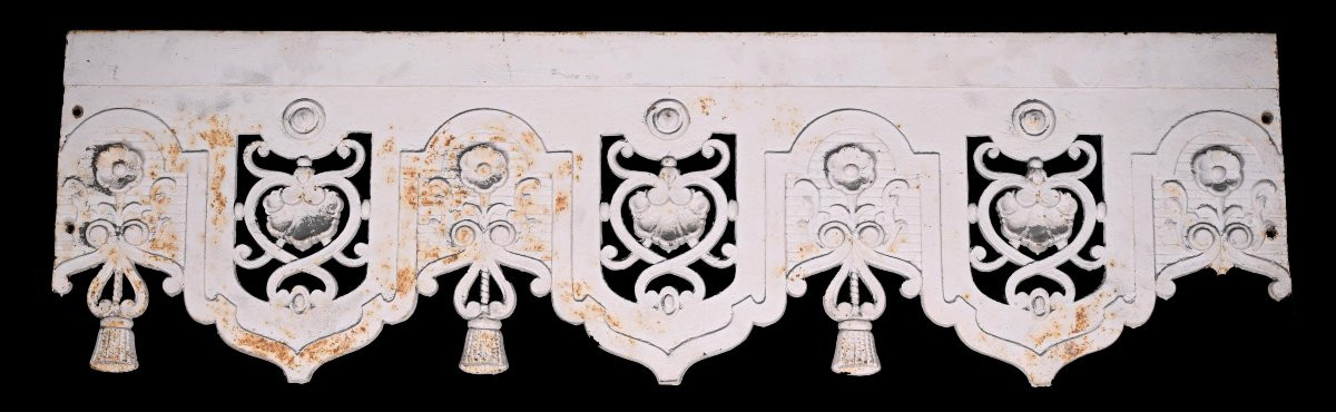 Frise de passementerie de style Louis XVI en fer peint-photo-2