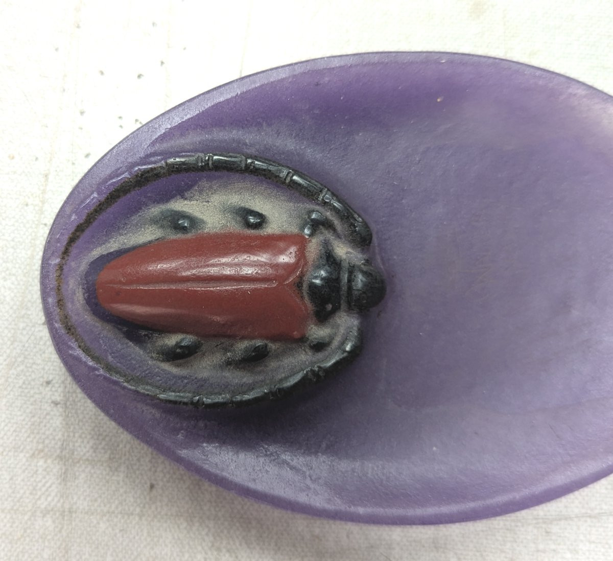 Vide-poche ovale en pâte de verre à décor de scarabée, signature apocryphe-photo-2