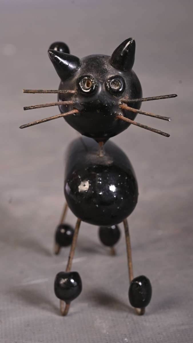 Accolay: The Cat, An Animal Made Of Wire And Ceramic