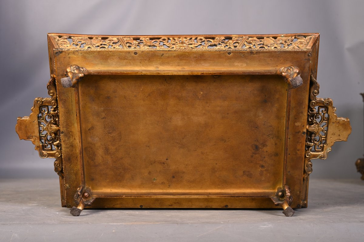 Plateau japonisant en bronze doré et plaque émaillée, monogrammé “J.B” et daté “1er juin 1876”-photo-6