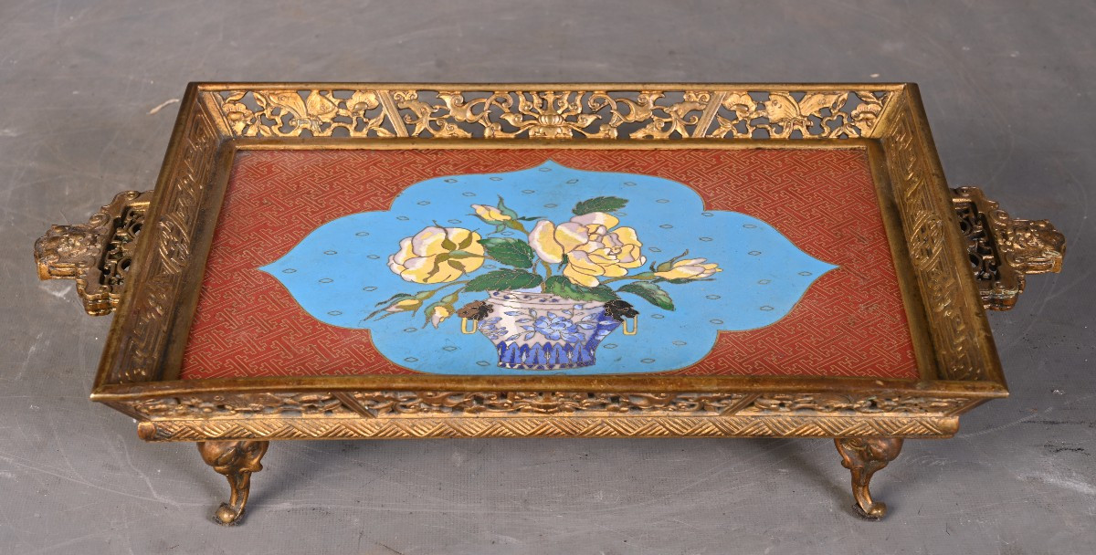 Plateau japonisant en bronze doré et plaque émaillée, monogrammé “J.B” et daté “1er juin 1876”