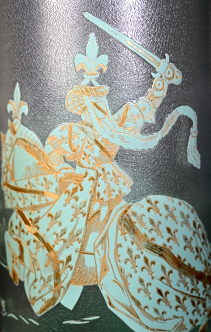 Large Glass Scroll Vase Decorated With Fleurdelisé Riders - Cristallerie Baccarat-photo-3