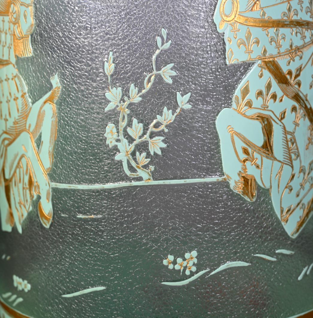 Large Glass Scroll Vase Decorated With Fleurdelisé Riders - Cristallerie Baccarat-photo-2