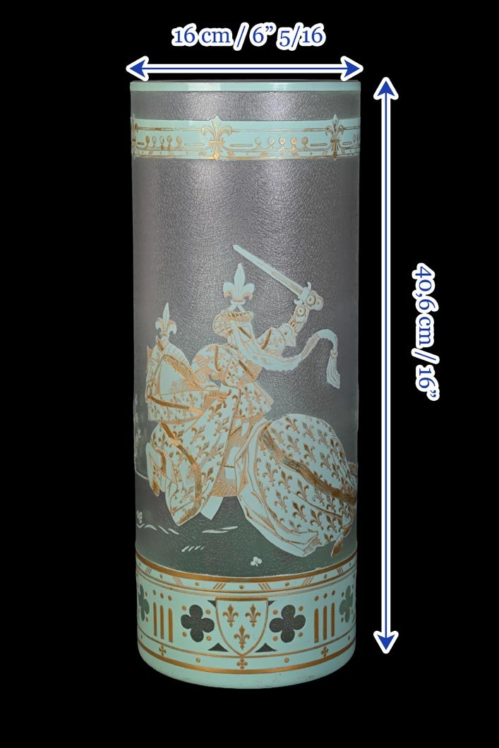 Large Glass Scroll Vase Decorated With Fleurdelisé Riders - Cristallerie Baccarat-photo-6