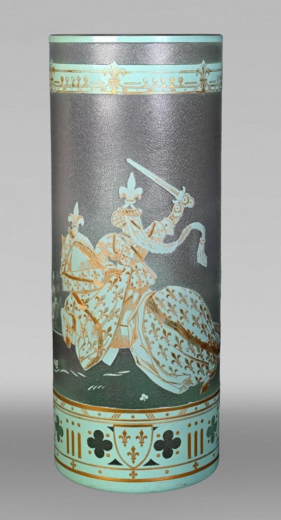 Large Glass Scroll Vase Decorated With Fleurdelisé Riders - Cristallerie Baccarat
