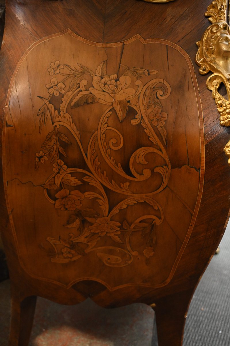 Vitrine galbée de style Louis XV, en marqueterie florale et bronze doré, à décor armorié-photo-5
