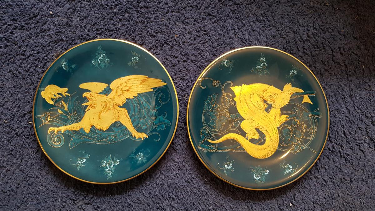 Two Porcelain Aasiettes With Griffons XIX