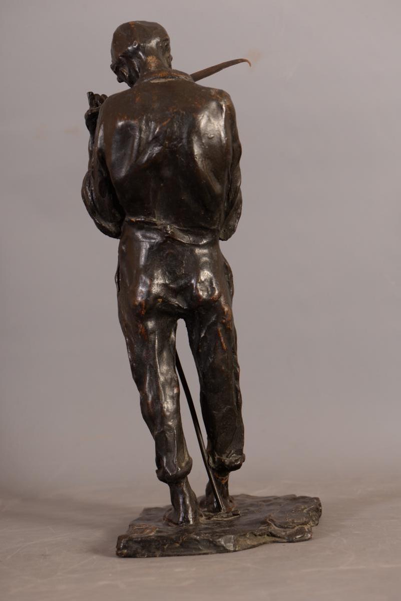 Alfredo Pina, Faucheur aiguisant sa lame,bronze à patine brune-photo-2