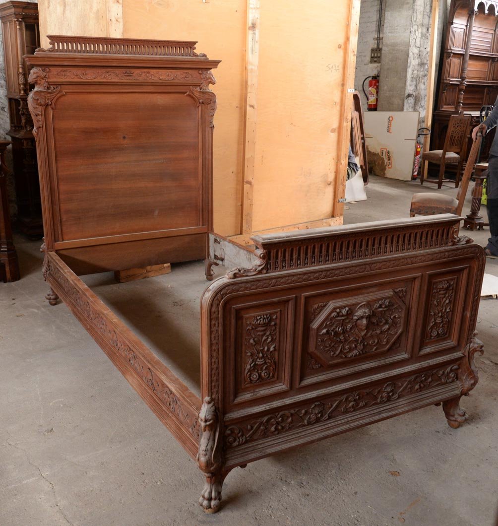 Napoleon III Carved Walnut Bed With Goats Heads-photo-2