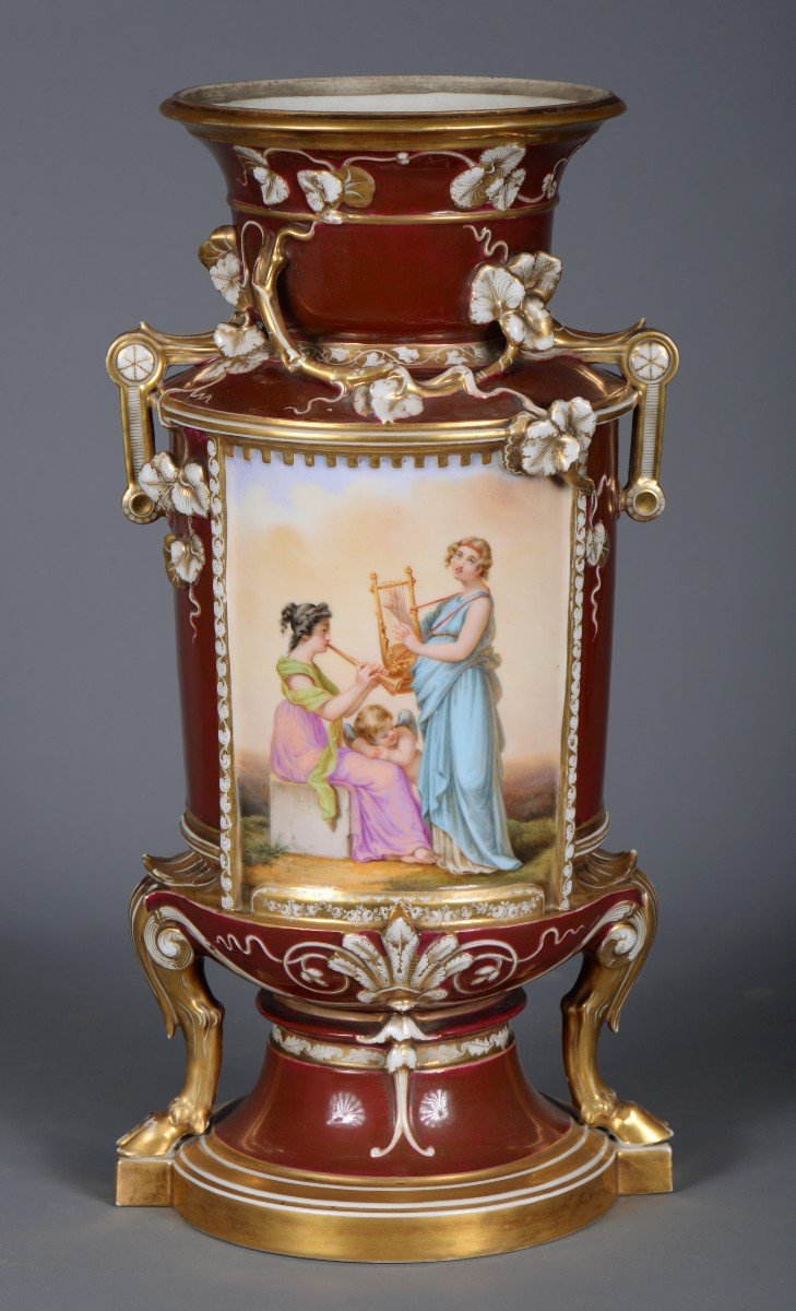 Vase en porcelaine à décor Néoclassique