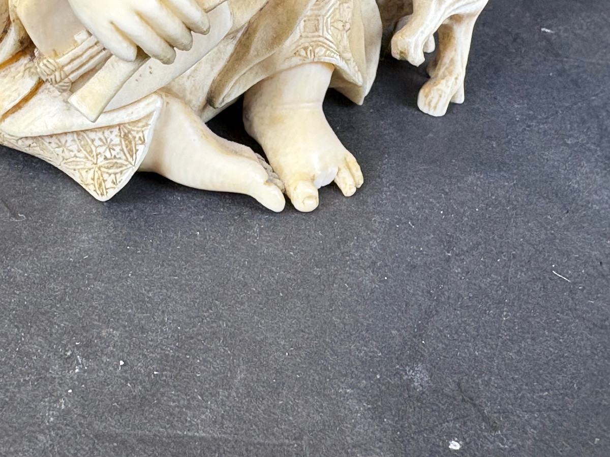 Okimono japonais en ivoire sculpté représentant deux des Sept Dieux de la Fortune Meiji-photo-3