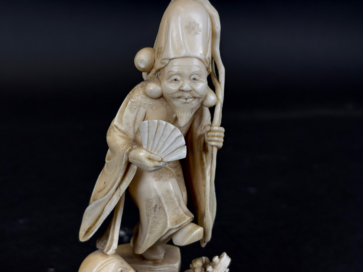 Okimono japonais en ivoire sculpté représentant deux des Sept Dieux de la Fortune Meiji-photo-4