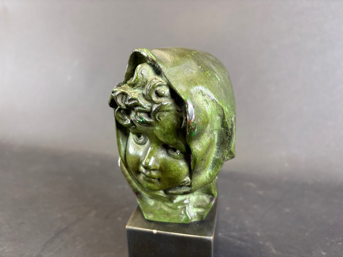 Buste en bronze d'une fillette voilée — Belle Époque, patine verte-photo-2