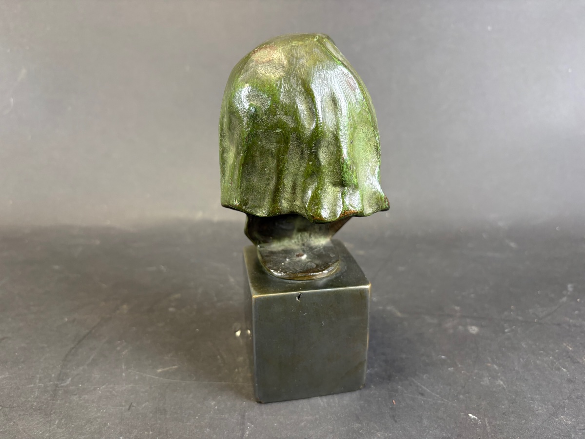 Buste en bronze d'une fillette voilée — Belle Époque, patine verte-photo-4