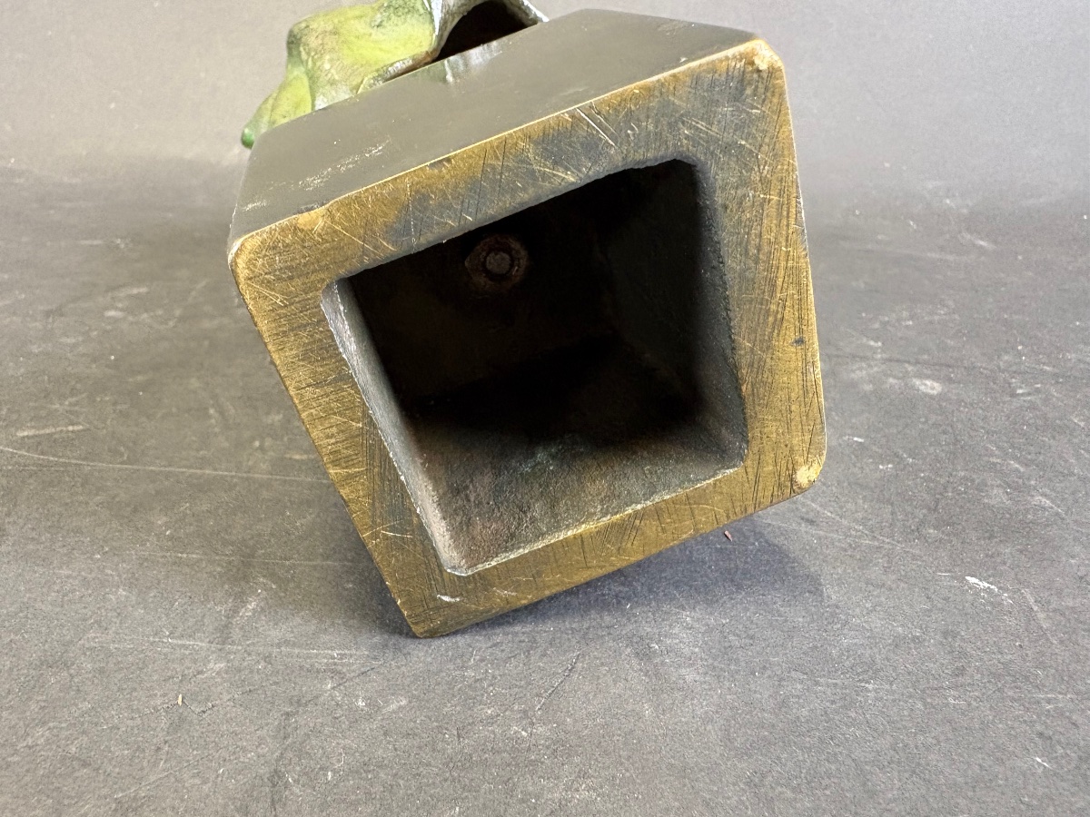 Buste en bronze d'une fillette voilée — Belle Époque, patine verte-photo-3