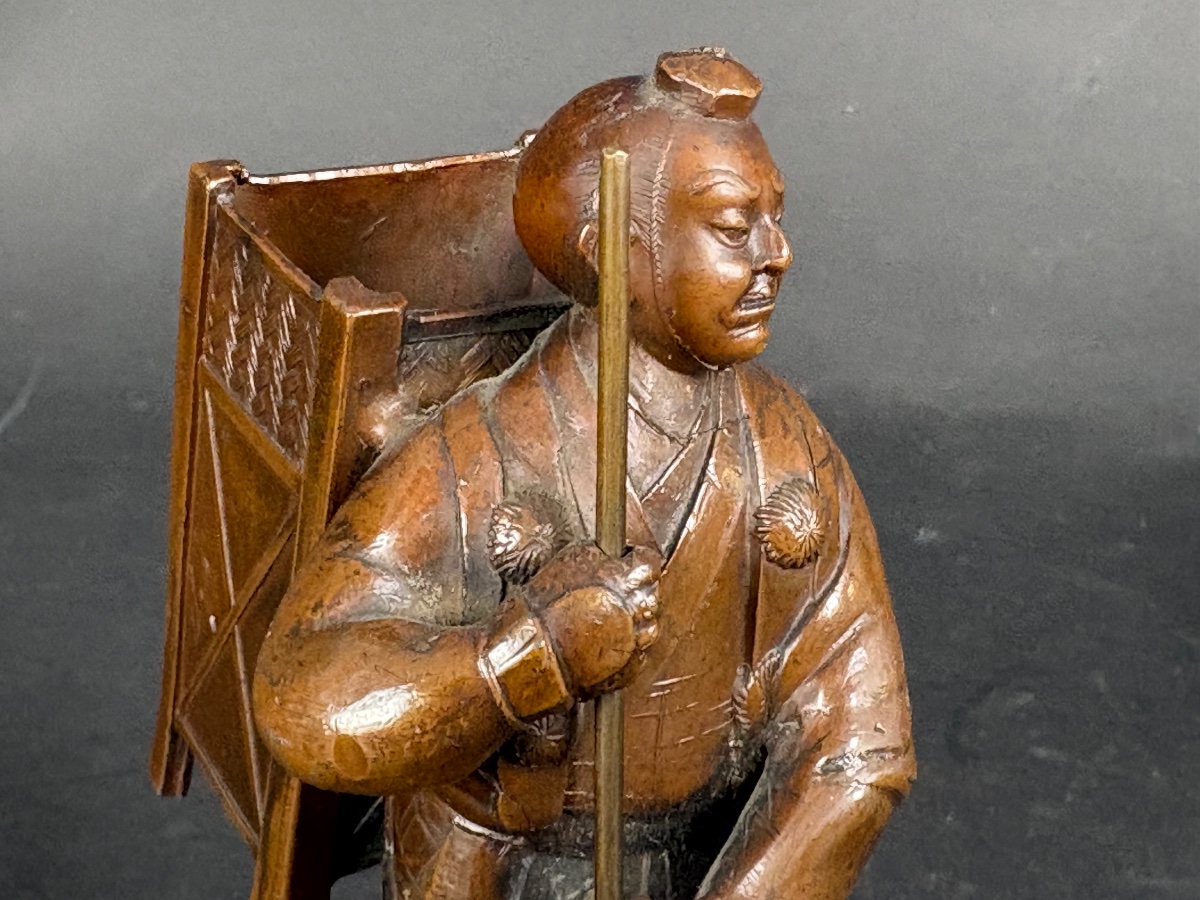 Japanese Bronze Okimono — A Pilgrim Traveler With A Conch Shell-photo-2