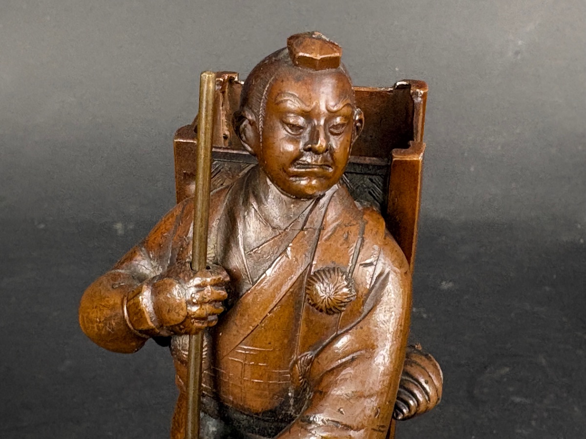 Japanese Bronze Okimono — A Pilgrim Traveler With A Conch Shell-photo-3