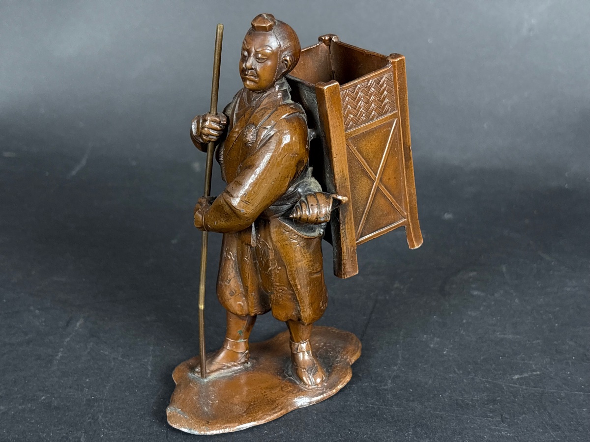 Japanese Bronze Okimono — A Pilgrim Traveler With A Conch Shell-photo-7