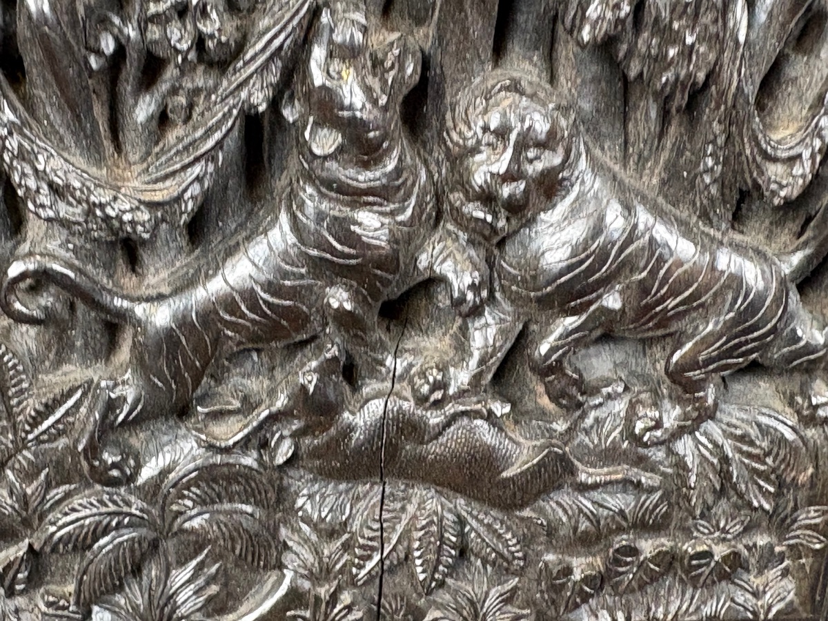 Paire de panneaux anciens en bois sculpté -Décor de jungle avec tigres et chèvres -photo-2