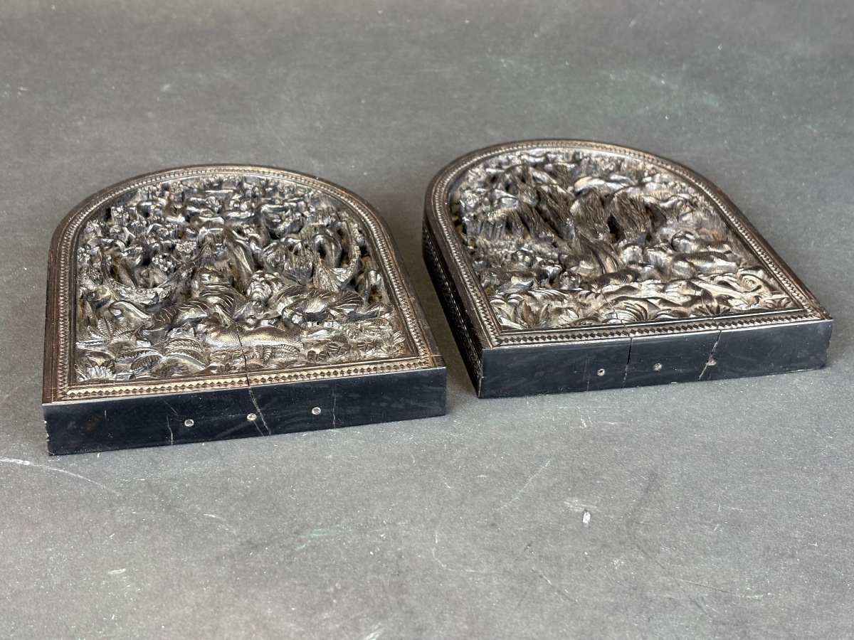 Paire de panneaux anciens en bois sculpté -Décor de jungle avec tigres et chèvres -photo-2