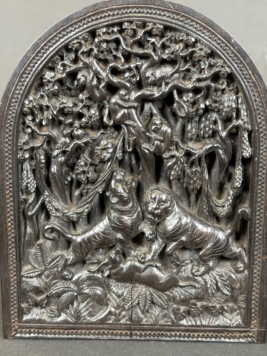 Paire de panneaux anciens en bois sculpté -Décor de jungle avec tigres et chèvres -photo-6