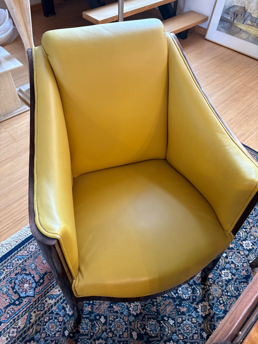 Salon Art Déco – 4 fauteuils club et table basse, acajou et cuir jaune-photo-2