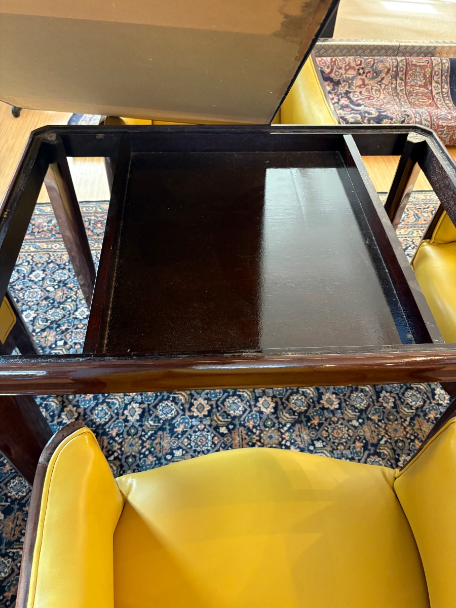 Salon Art Déco – 4 fauteuils club et table basse, acajou et cuir jaune-photo-5