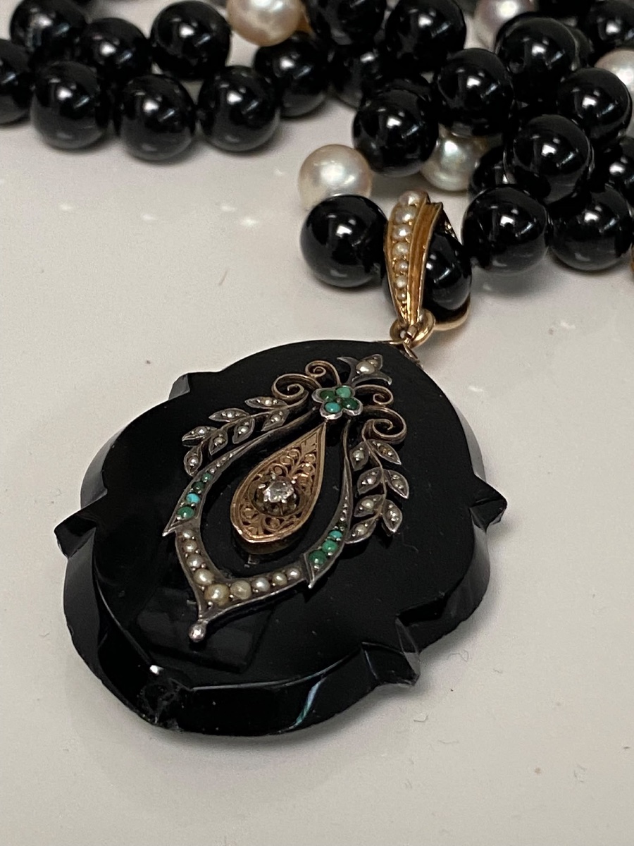 Rare collier avec pendentif porte-souvenir d'époque victorienne — Onyx, perles, diamant et turq-photo-2