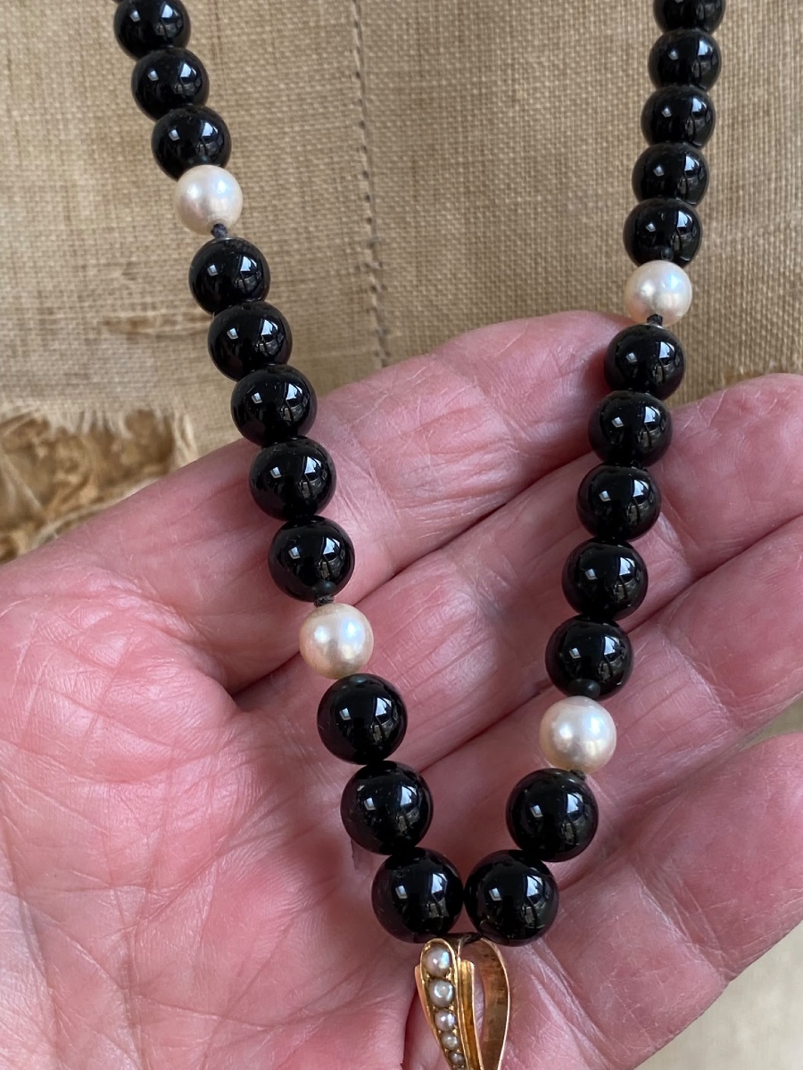 Rare collier avec pendentif porte-souvenir d'époque victorienne — Onyx, perles, diamant et turq-photo-3