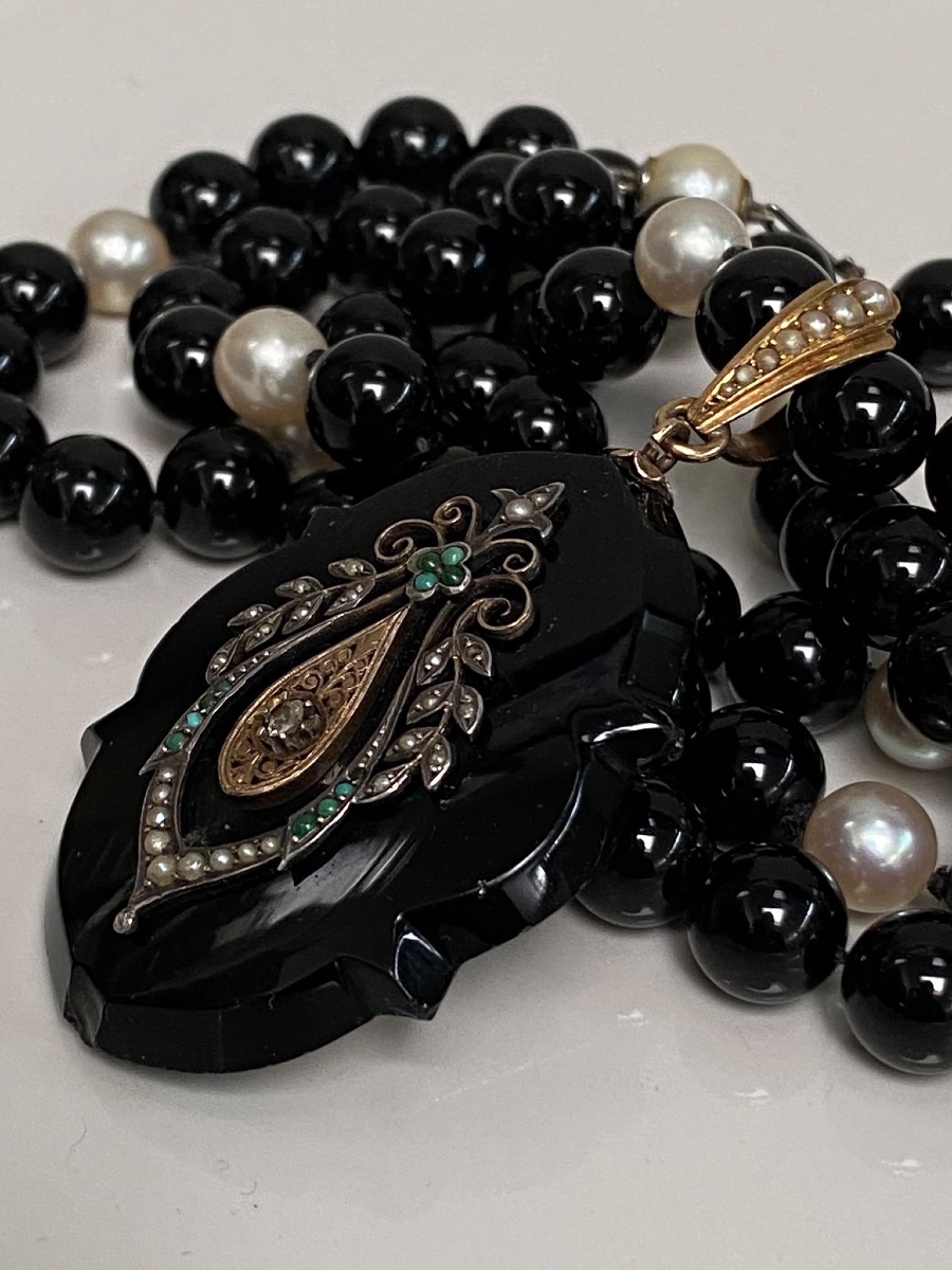Rare collier avec pendentif porte-souvenir d'époque victorienne — Onyx, perles, diamant et turq-photo-4