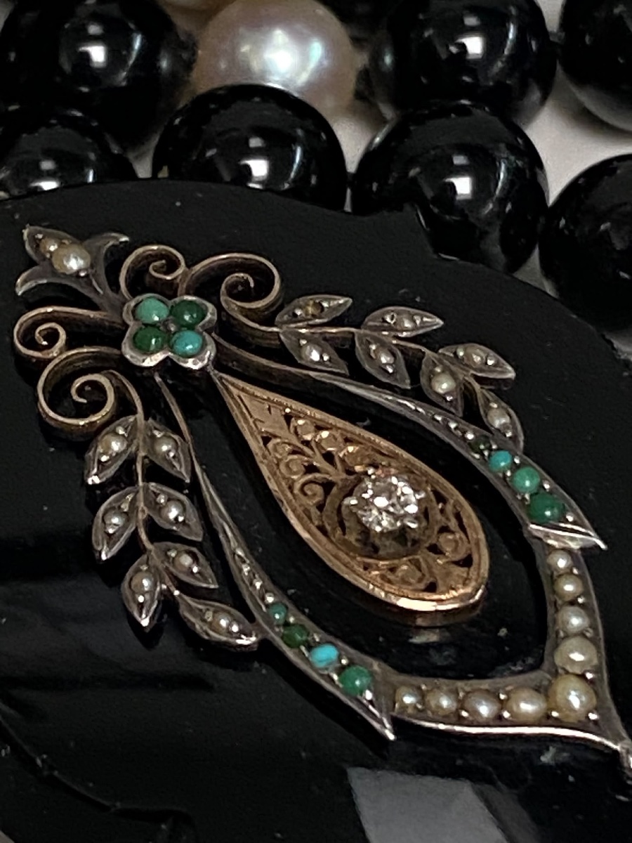 Rare collier avec pendentif porte-souvenir d'époque victorienne — Onyx, perles, diamant et turq-photo-2